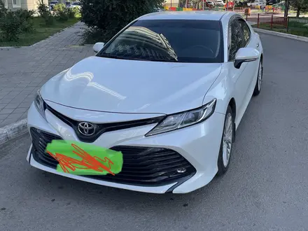 Toyota Camry 2018 года за 11 200 000 тг. в Астана – фото 2