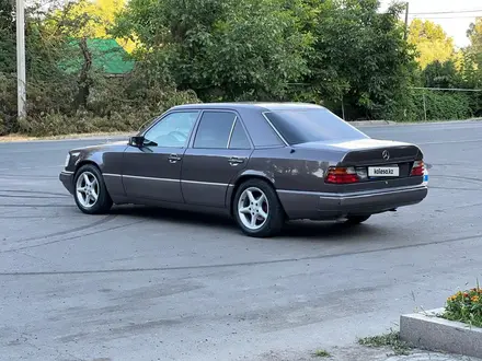 Mercedes-Benz E 200 1992 года за 2 300 000 тг. в Тараз – фото 2