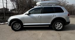 Volkswagen Touareg 2008 года за 7 500 000 тг. в Алматы – фото 4