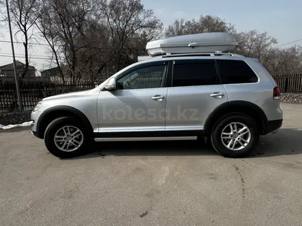 Volkswagen Touareg 2008 года за 7 500 000 тг. в Алматы – фото 4