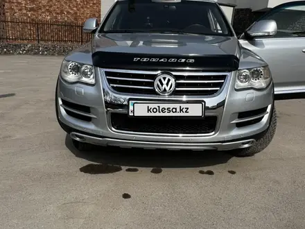 Volkswagen Touareg 2008 года за 7 500 000 тг. в Алматы – фото 2