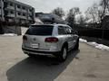 Volkswagen Touareg 2008 года за 7 500 000 тг. в Алматы – фото 7
