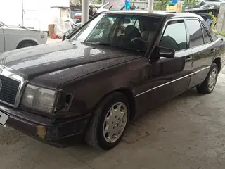 Mercedes-Benz E 230
