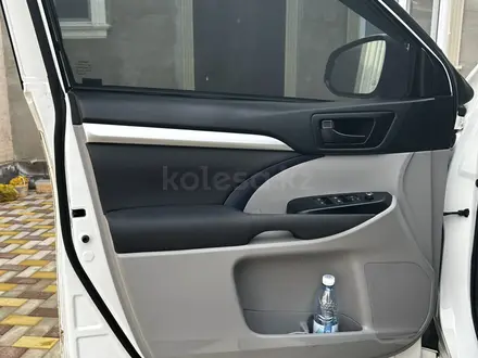 Toyota Highlander 2017 года за 16 500 000 тг. в Атырау – фото 14
