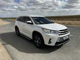 Toyota Highlander 2017 года за 16 500 000 тг. в Атырау