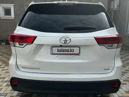 Toyota Highlander 2017 года за 16 500 000 тг. в Атырау – фото 8
