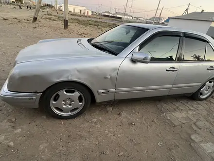 Mercedes-Benz E 230 1996 года за 2 300 000 тг. в Атырау – фото 11