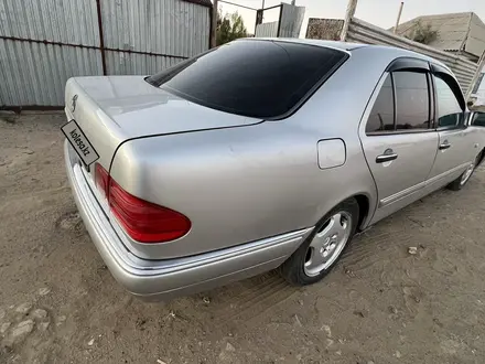 Mercedes-Benz E 230 1996 года за 2 300 000 тг. в Атырау – фото 5