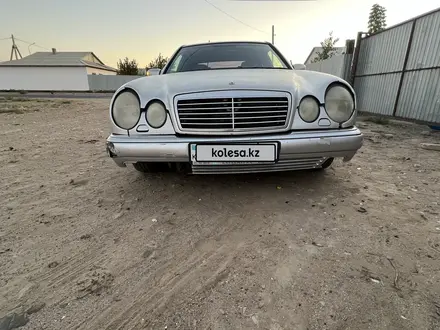 Mercedes-Benz E 230 1996 года за 2 300 000 тг. в Атырау – фото 9