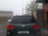 Volkswagen Touareg 2003 года за 3 450 000 тг. в Шымкент – фото 2