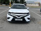 Toyota Camry 2018 года за 9 800 000 тг. в Тараз – фото 2