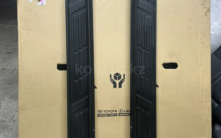 Подножки б/у оригинал за 45 000 тг. в Алматы