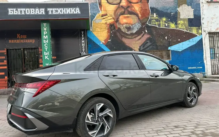 Hyundai Elantra 2023 годаfor12 000 000 тг. в Шымкент