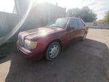 Mercedes-Benz E 200 1993 годаүшін830 000 тг. в Уральск – фото 3