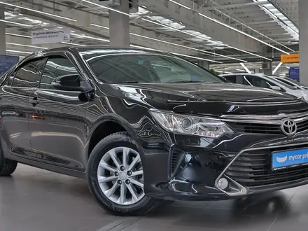 Toyota Camry 2016 года за 10 590 000 тг. в Алматы – фото 2