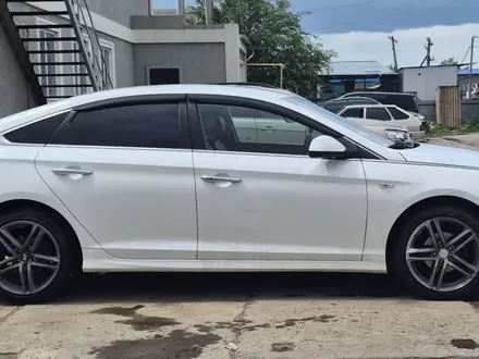 Hyundai Sonata 2018 года за 6 600 000 тг. в Уральск – фото 2