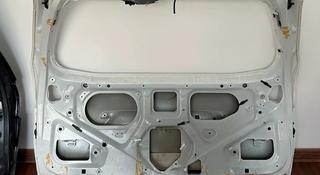 Крышка багажника Toyota Sienna 12г в наличии б/у оригинал за 700 000 тг. в Алматы