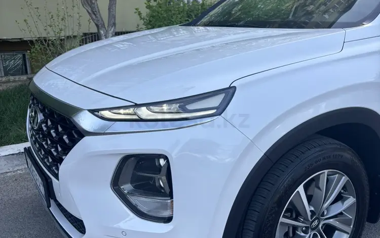 Hyundai Santa Fe 2019 годаfor14 950 000 тг. в Актау