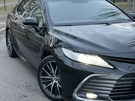 Toyota Camry 2019 года за 13 500 000 тг. в Астана – фото 3