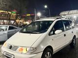 Volkswagen Sharan 1998 годаүшін2 500 000 тг. в Алматы