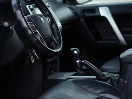 Toyota Land Cruiser Prado 2018 года за 22 200 000 тг. в Алматы – фото 14