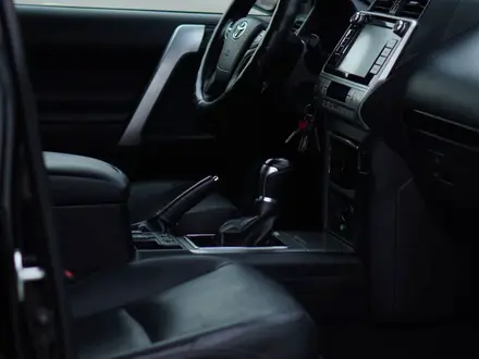 Toyota Land Cruiser Prado 2018 года за 22 200 000 тг. в Алматы – фото 23