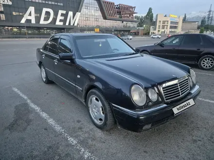 Mercedes-Benz E 280 1997 года за 3 300 000 тг. в Алматы