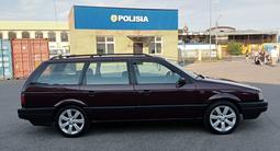 Volkswagen Passat 1993 годаүшін2 200 000 тг. в Тараз