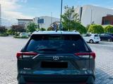 Toyota RAV4 2021 года за 15 800 000 тг. в Атырау – фото 3