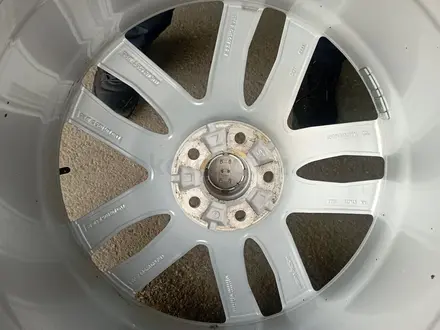 Оригинальный комплект летних колес AUDI Q7 R21 за 1 400 000 тг. в Костанай – фото 3