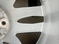Оригинальный комплект летних колес AUDI Q7 R21 за 1 400 000 тг. в Костанай – фото 5