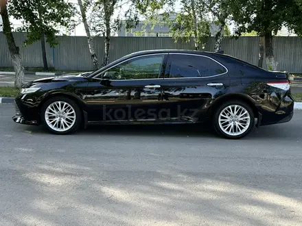 Toyota Camry 2018 года за 13 200 000 тг. в Костанай – фото 10