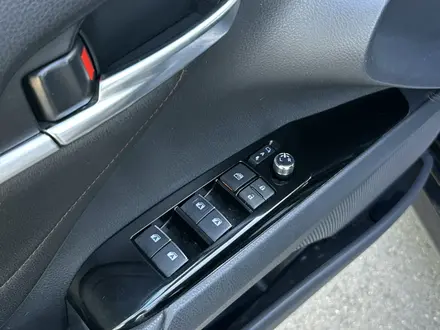 Toyota Camry 2018 года за 13 200 000 тг. в Костанай – фото 13