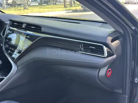 Toyota Camry 2018 года за 13 200 000 тг. в Костанай – фото 24