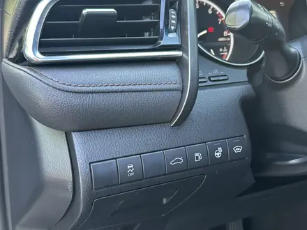 Toyota Camry 2018 года за 13 200 000 тг. в Костанай – фото 25