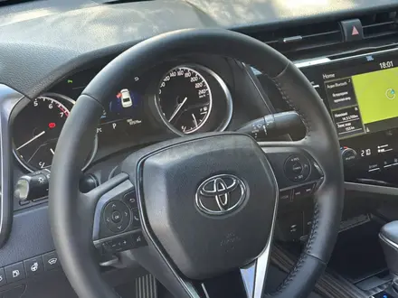 Toyota Camry 2018 года за 13 200 000 тг. в Костанай – фото 26
