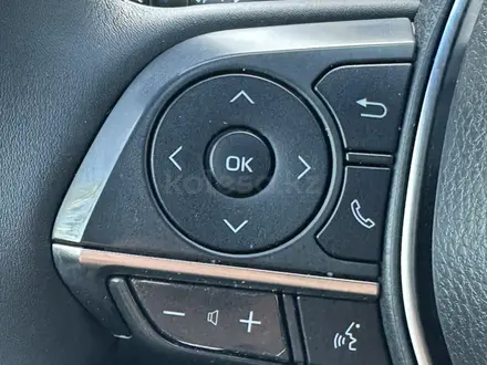Toyota Camry 2018 года за 13 200 000 тг. в Костанай – фото 28