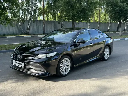 Toyota Camry 2018 года за 13 200 000 тг. в Костанай