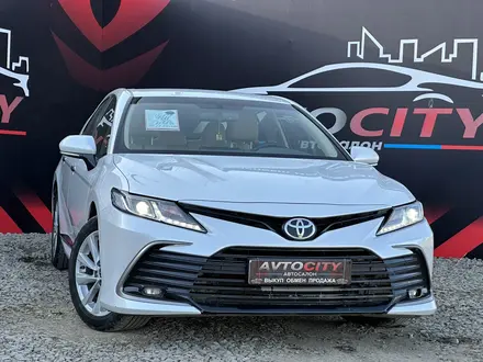 Toyota Camry 2022 года за 15 500 000 тг. в Атырау – фото 3