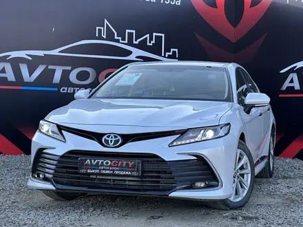 Toyota Camry 2022 года за 15 500 000 тг. в Атырау
