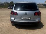 Volkswagen Touareg 2005 года за 5 500 000 тг. в Актобе – фото 4