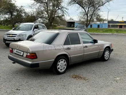 Mercedes-Benz E 200 1993 года за 2 300 000 тг. в Кулан – фото 19