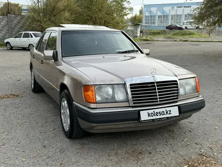 Mercedes-Benz E 200 1993 года за 2 300 000 тг. в Кулан – фото 38