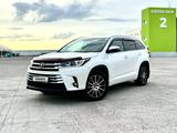 Toyota Highlander 2017 года за 21 000 000 тг. в Караганда