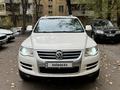 Volkswagen Touareg 2007 годаүшін8 200 000 тг. в Алматы