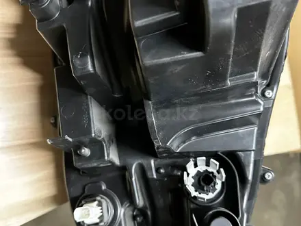 Фара левая Toyota Sienna за 470 000 тг. в Алматы – фото 4