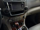 Toyota Highlander 2013 года за 9 800 000 тг. в Атырау – фото 3