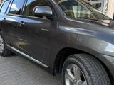 Toyota Highlander 2013 года за 9 800 000 тг. в Атырау – фото 2