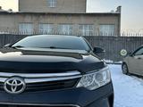 Toyota Camry 2015 года за 11 250 000 тг. в Петропавловск – фото 3