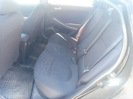 Hyundai Solaris 2015 года за 3 700 000 тг. в Караганда – фото 2